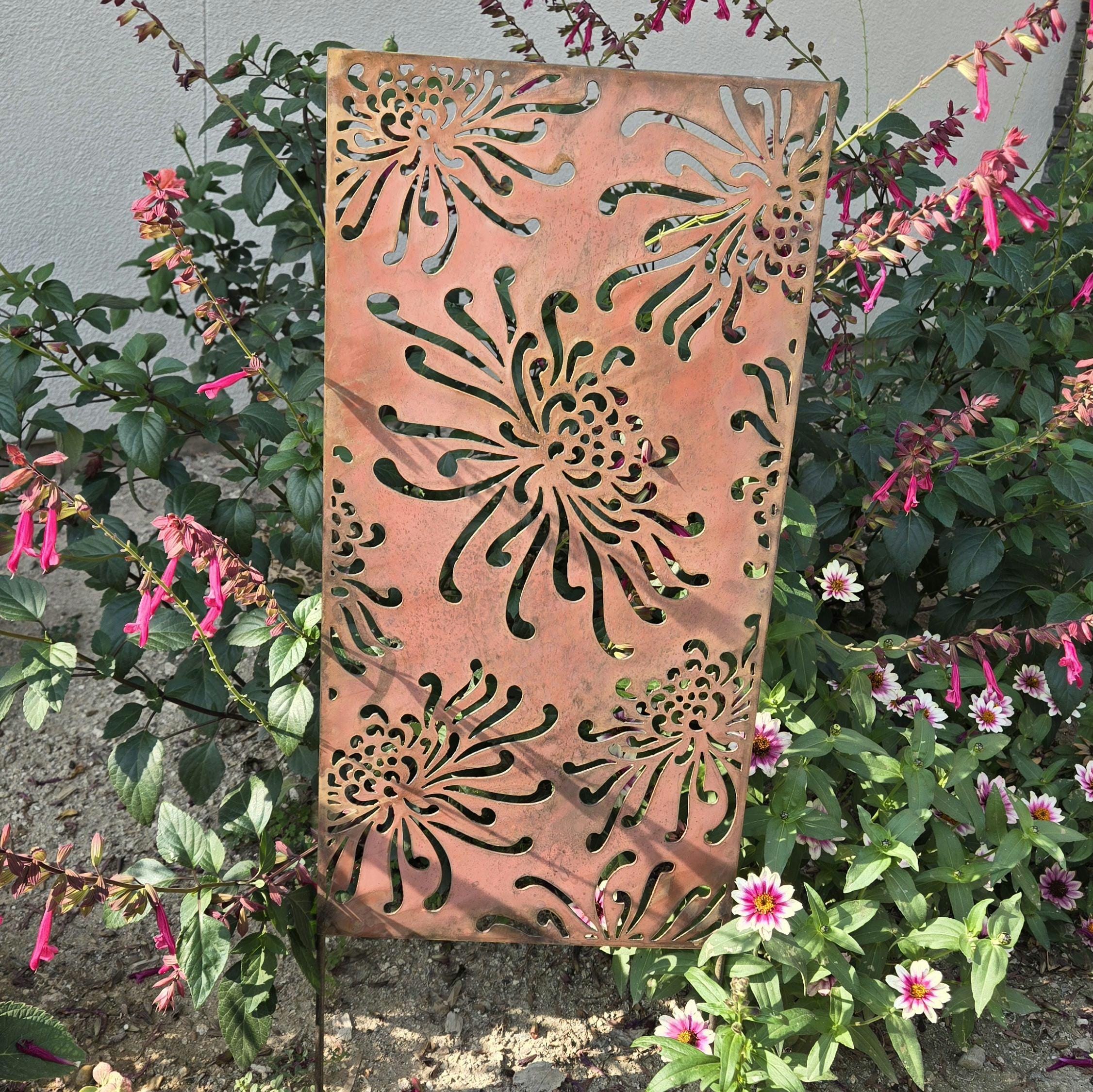 Metal Flower Privacy Garden Panel Screen, Rusty Mum Garden Wall