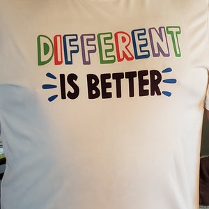 自閉症「違うことは良いことだ」Tシャツ