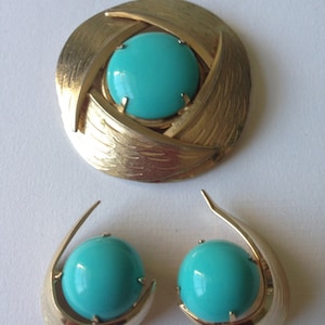 Vintage Kramer  Midcentury Modernist Costume Jewellery Set  Gold Tone  and Turquoise Colour Cabochon  Set