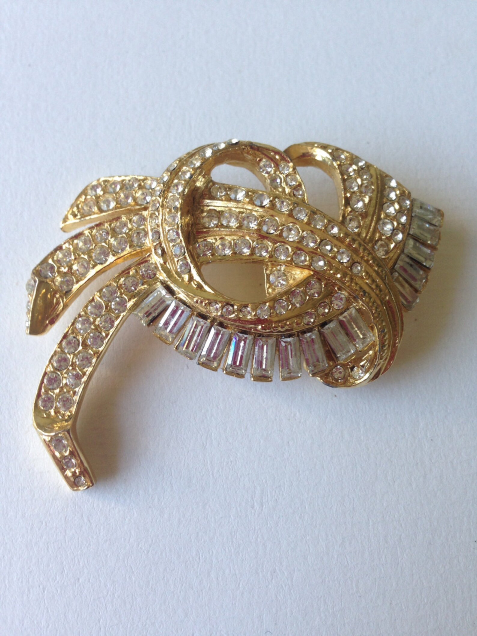 Vintage Signed Princess Royal Brooch Sculpturesque Gold Tone Brooch