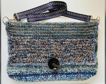 Padrão de bolsa carteiro de crochê: bolsa boho feita com retalhos de lã (download digital em PDF)