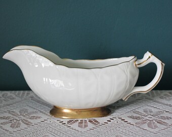 Aynsley Golden Crocus Sauce Boat, Bone China Serving Piece, White and Gold