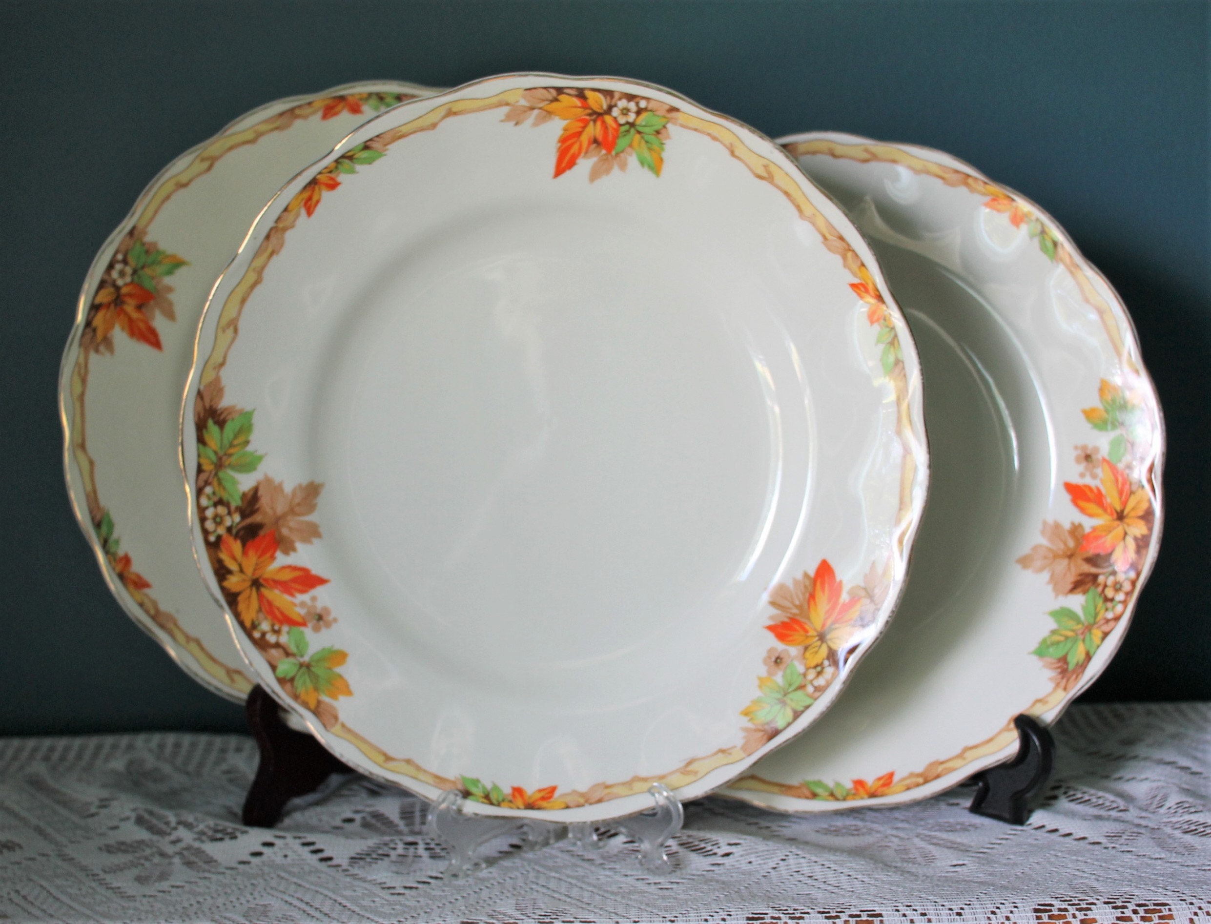 Dinner Plates, Grindley Cream Petal, 10 Inch, Set of 3, Alison