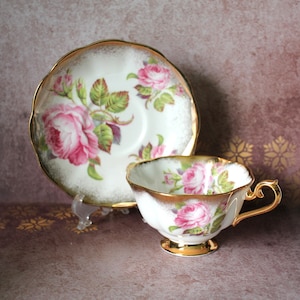 Tazza da tè e piattino Royal Albert Cabbage Rose con finiture in oro massiccio