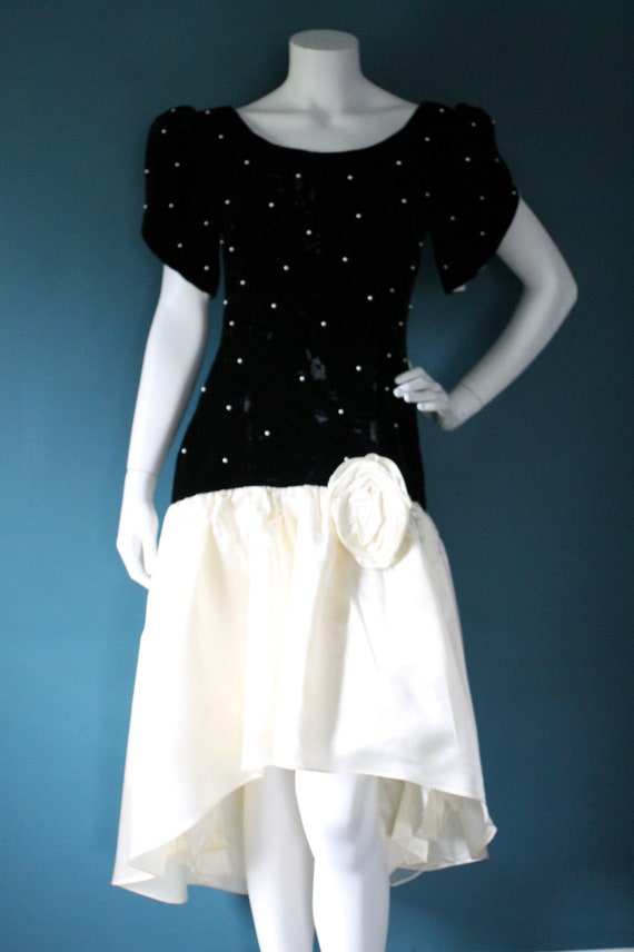 Vintage 1970's Black Velvet Pearl Dress Evenings … - image 2