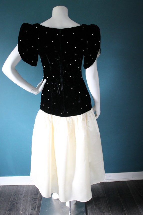 Vintage 1970's Black Velvet Pearl Dress Evenings … - image 5