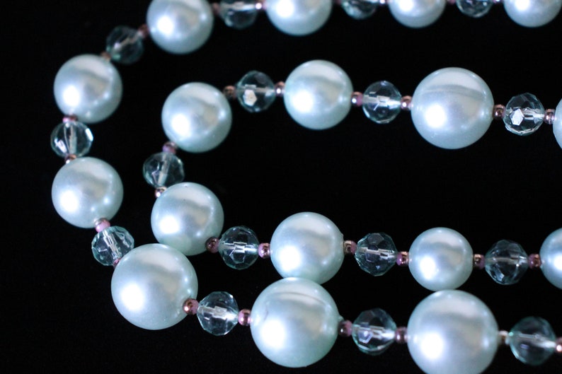 Vintage 1960/'s Green Bead Necklace