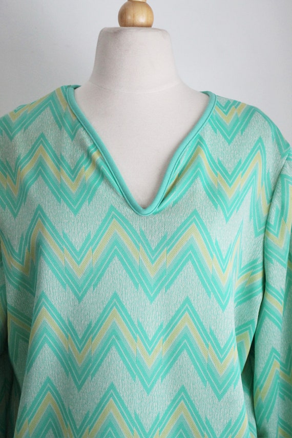 Green Pullover, Size Large,  Vintage 1970's Casua… - image 3