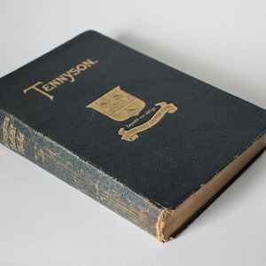 Livre de poésie ancienne, oeuvres poétiques d'Alfred Lord Tennyson, édition spéciale de présentation 1904