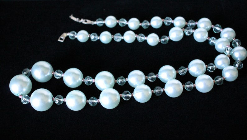 Vintage 1960/'s Green Bead Necklace