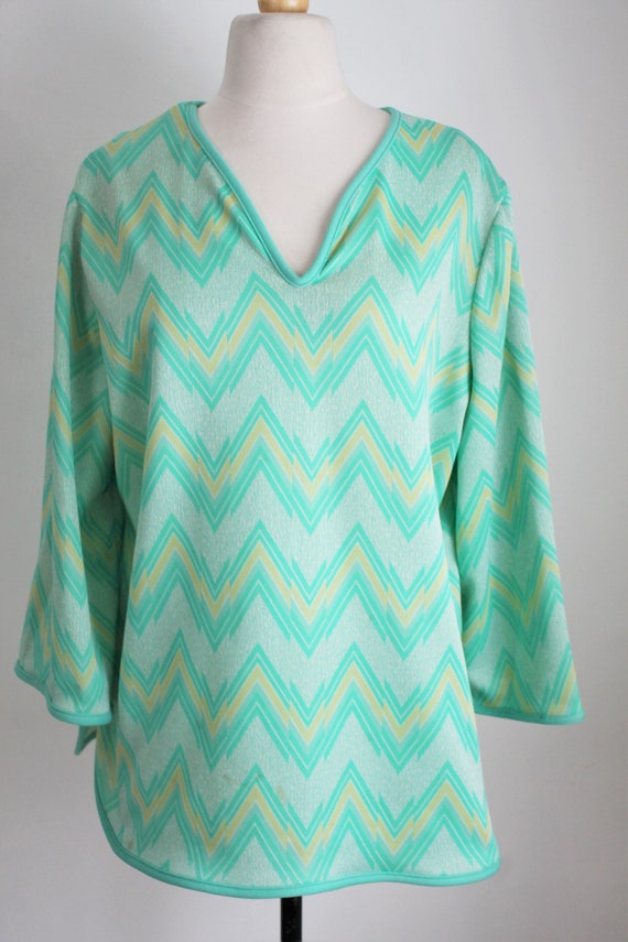 Green Pullover, Size Large,  Vintage 1970's Casua… - image 2