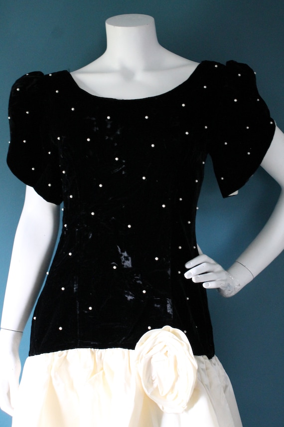 Vintage 1970's Black Velvet Pearl Dress Evenings … - image 3