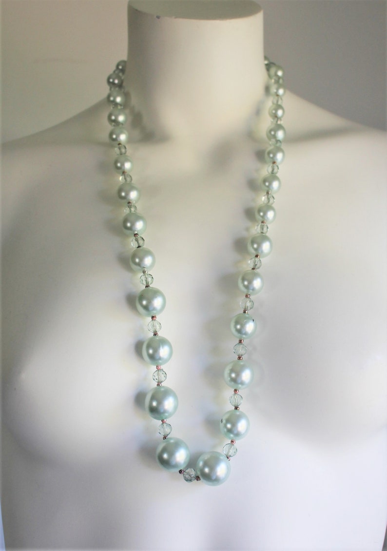 Vintage 1960/'s Green Bead Necklace