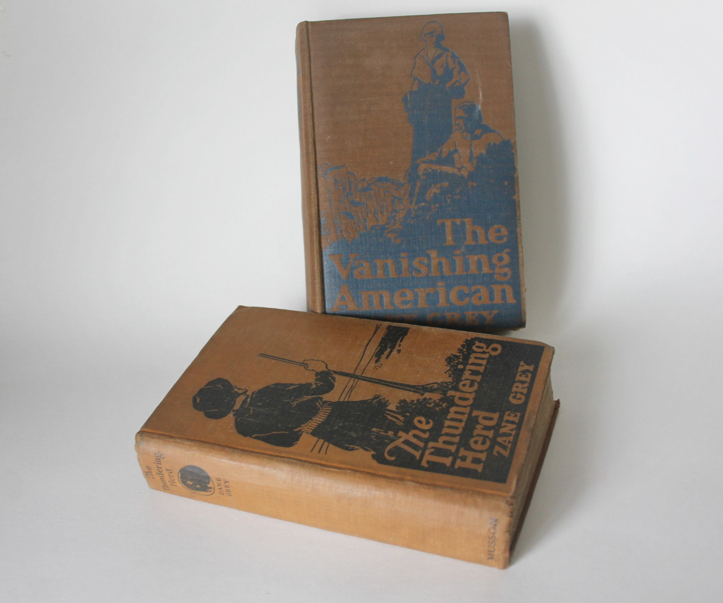 Fighting Caravans by Zane Grey - Hardcover - 1929 - from Blue & Grey Book  Shoppe (SKU: 1545)