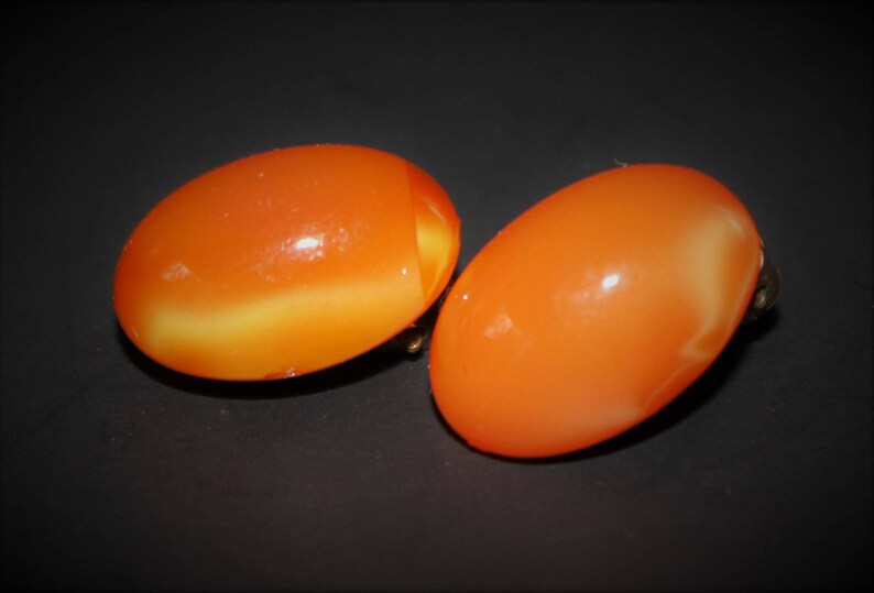 Vintage Orange Glass Earrings Clip Ons 1930s Glow Oval Cats Eye Pattern