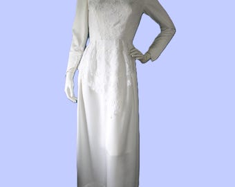 Robe de mariée vintage des années 1970 en dentelle satinée taille moyenne