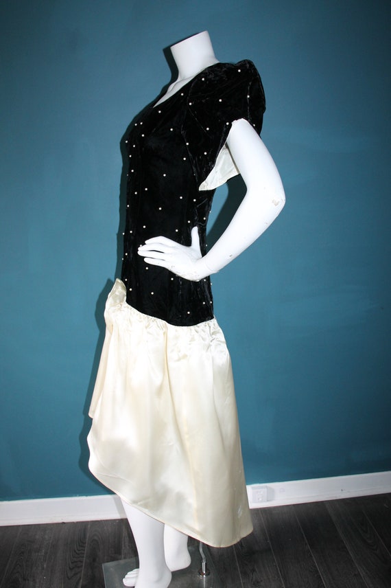 Vintage 1970's Black Velvet Pearl Dress Evenings … - image 10