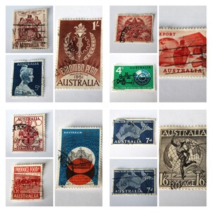 Puede incluir: Una colección de sellos postales australianos vintage con varios diseños, incluyendo un globo terráqueo, un mapa de Australia, un barco y una antorcha. Los sellos son de diferentes colores y denominaciones, incluyendo 1/2, 1, 3/2, 4, 5, 7 y 16 peniques. Algunos sellos incluyen texto como "Plan Colombo", "¡Produce alimentos!" y "150 años de banca 1817-1967".