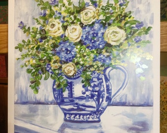Chinoiserie Tarro de jengibre azul y blanco lleno de hortensias y estampado de rosas