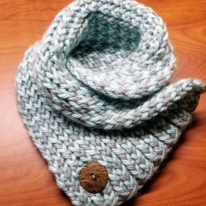 Icicle & Frost Handmade Chunky Cowl Scarf