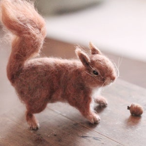 Needle Felted Red Squirrel Made to Order zdjęcie 1