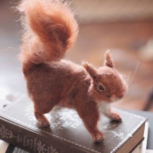 Needle Felted Red Squirrel Made to Order zdjęcie 2