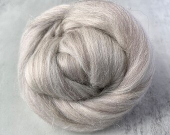 1oz Dove Carded Batt, Needle Felting Wool, Wool batting, Art Batt, Light Gray Wool Roving