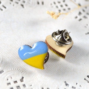blue yellow heart pin Ukrainian flag jewelry wooden Brooch hand painted, stand with Ukraine pin Support Ukraine Gift for her, unisex Badges zdjęcie 1