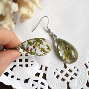 heather crystal earrings resin, pressed flowers Jewelry transparent earrings purple green, bridesmaids gift for her, plant jewelry botanical
