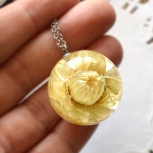 yellow Immortal flower sphere pendant Strawflower Resin jewelry ooak, pressed flower necklace Garden gift mom, ivory floral pendant women