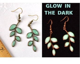 Pendientes de hojas verdes que brillan en la oscuridad, joyas brillantes, hojas de menta que brillan en la oscuridad, regalo brillante para ella, joyas que brillan en la oscuridad, plantas, regalos para el día de la madre, mamá