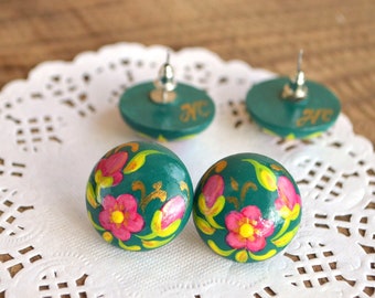 Green studs earrings Hippie flower stud, cute sister gift idea, Floral post earrings Paint bohemian boho gift for girlfriend Gift for her