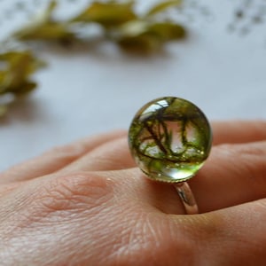 green woodland ring resin, sister gift for friend, terrarium ring natural jewelry real moss forest green ring, nature woodland jewelry women imagem 1