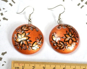 Boucles d'oreilles orange dorées bijoux ethniques peintes à la main Boucles d'oreilles d'été faites à la main en bois boho cadeau pour femme cadeau d'anniversaire de petite amie son mariage