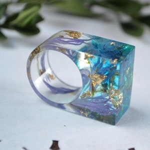 véritable fleur bague terrarium bijoux en résine bague bleue soeur cadeau pour elle, amoureux de la nature idée cadeau bague déclaration botanique eco bleu bijoux maman image 1