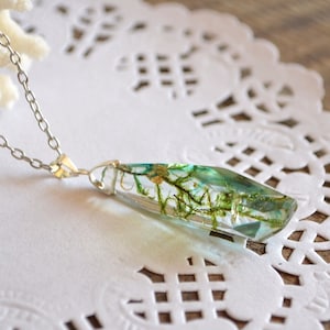 pressed flower pendant necklace resin jewelry crystal woodland Terrarium jewelry gift for friend, eco green necklace nature gift for sister