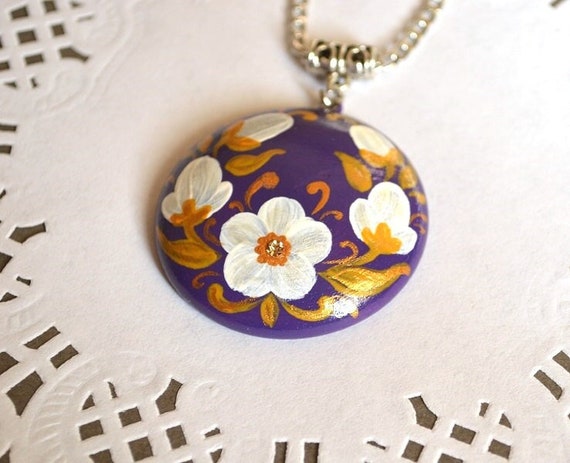 Vintage Violet Floral Pendant Necklace Gold Tone Purple