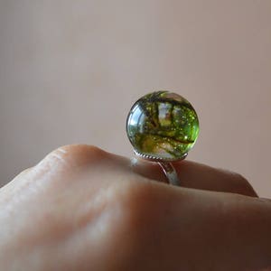 green woodland ring resin, sister gift for friend, terrarium ring natural jewelry real moss forest green ring, nature woodland jewelry women imagem 5