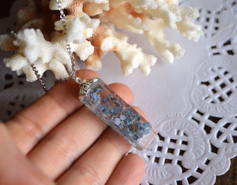 Collier pendentif myosotis bleu, cadeau bijoux insolite pour fille, bijoux pour femme bijoux uniques fleurs en bijoux cadeau jardinage image 3