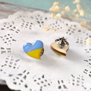 blue yellow heart pin Ukrainian flag jewelry wooden Brooch hand painted, stand with Ukraine pin Support Ukraine Gift for her, unisex Badges zdjęcie 5