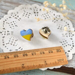 blue yellow heart pin Ukrainian flag jewelry wooden Brooch hand painted, stand with Ukraine pin Support Ukraine Gift for her, unisex Badges zdjęcie 4