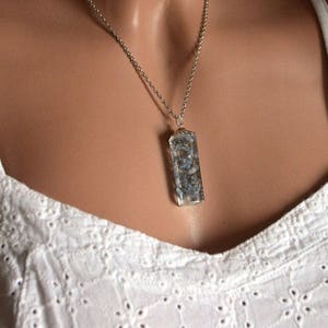 Collier pendentif myosotis bleu, cadeau bijoux insolite pour fille, bijoux pour femme bijoux uniques fleurs en bijoux cadeau jardinage image 4