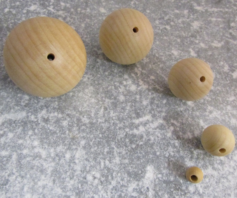 30 x perles dartisanat en bois naturel de 10 à 50 mm de diamètre En bois image 1