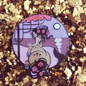 Blume Zentaur Rosa Glitzer Jugendstil Emaille Pin Mond Edelstein Baum Magisches Wesen Fantasy Mythologie