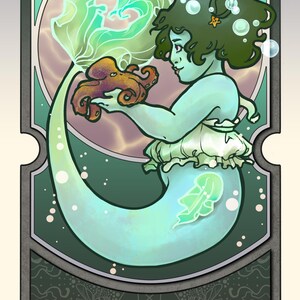 Może przedstawiać: Ilustracja syreny trzymającej ośmiornicę z napisem "HEART OF TIDES". Syrena ma zielone włosy i biały top. Tło to mieszanka zieleni i fioletu.