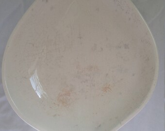 Vintage creamy white leaf bowl
