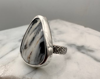 Sterling Silver White Buffalo Ring. Size 7.5.