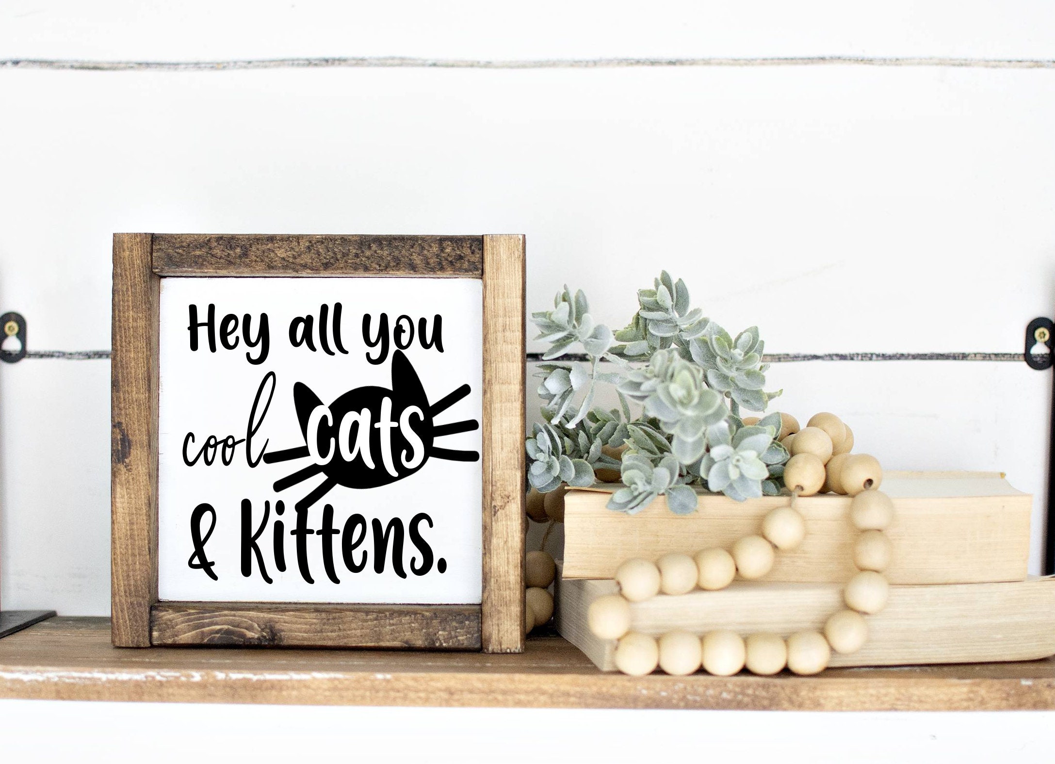 Hey all перевод. Hey baby girl what you doing tonight. Песня hey baby girl. Друзья сериал росс спудник. Текст песни smokie what can i do.