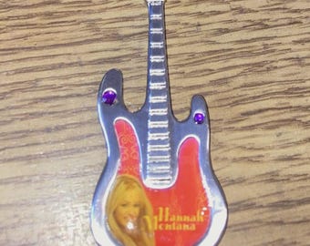 HANNAH MONTANA Llavero de guitarra de peltre n.° 27151 Disney NUEVO stock antiguo con etiqueta, Miley Cyrus