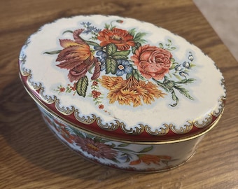 Daher Designed Oval Tin, Floral Made in England 3"T x 4" x 6"